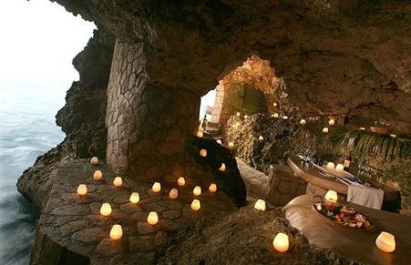 http://lhdwriter.files.wordpress.com/2010/12/cave-resort-at-laleh-kandovan-hotel-in-zoroastrian-troglodyte-village-iran.jpg?w=460